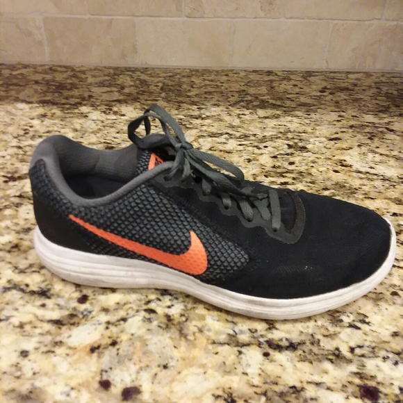 nike revolution 3 trainers